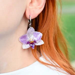 Kolczyki z prawdziwą orchideą zatopioną w żywicy, ręcznie robiona biżuteria ze stali chirurgicznej