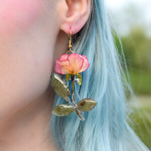 Kolczyki z prawdziwą różą